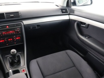 Audi A4 B7 Avant 2.0 TDI PD 140KM 2005 Audi A4 2.0 TDI, HAK, Klima, Klimatronic,ALU, zdjęcie 7
