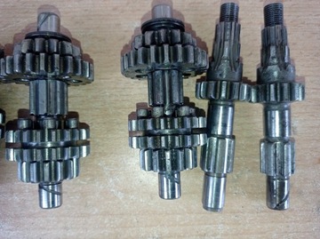 ДЕТАЛИ ДВИГАТЕЛЯ - ТРАНСМИССИЯ - JAWA 50 - ROMET OGAR 200