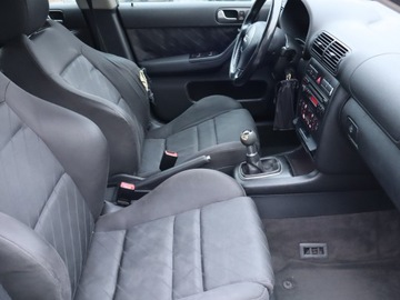 Audi A3 8L Hatchback 1.9 TDI PD 100KM 2003 Audi A3 1.9 TDI, Klima, Klimatronic,ALU, El. szyby, zdjęcie 8