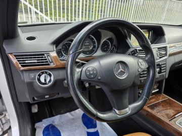Mercedes Klasa E W212 Kombi 350 4MATIC 272KM 2011 MERCEDES E 350 4MATIC, V6 3.5l 272KM Przebieg: 194,588km Dokumentacja, zdjęcie 8