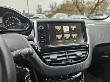 Peugeot 2008 I SUV Facelifting 1.2 PureTech 82KM 2016 Peugeot 2008 1,2benzyna 82KM salon polska navi, zdjęcie 12