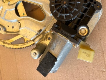 LEVÝ PŘEDNÍ ZVEDÁK OKNO VOLVO V70 II 1999-2004 101353-XXX