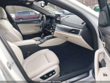 BMW Seria 5 G30-G31 2021 BMW Seria 5 M550i xDrive 2021 4.4l 4.4 Benzyna 523KM, zdjęcie 9