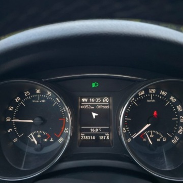 Skoda Superb II Outdoor 2.0 TDI CR DPF  140KM 2015 Škoda Superb Skoda Superb 2.0 TDI DSG Comfort, zdjęcie 30