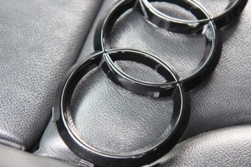 ПРЕМИУМ ЭМБЛЕМА ЗНАК AUDI Логотип спереди Маски A3 A4 A5 A6 273x94 мм