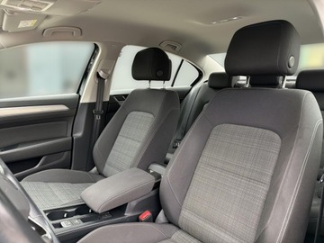 Volkswagen Passat B8 Variant Facelifting 1.5 TSI EVO 150KM 2022 Volkswagen Passat 1.5 TSI / 150 KM Business DSG FV, zdjęcie 11