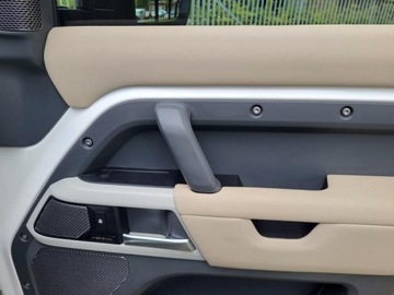 Land Rover Defender IV (L663) 90 3.0 i6P 400KM 2023 LANDROVER DEFENDER SE 110 P300AWD, 2.0l benzyna 300KM Przebieg 32,064km, zdjęcie 37