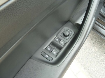 Volkswagen Passat B8 Variant 2.0 TDI BlueMotion SCR 150KM 2018 Volkswagen Passat NAWIGACJA PLHIGHLINE DSG-7PANORAMAASYSTENT PARKOWANIASKO, zdjęcie 10