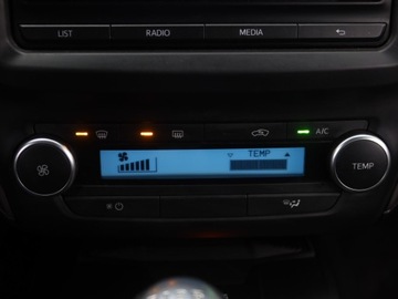 Toyota Avensis III Sedan Facelifting 2015 1.8 Valvematic 147KM 2018 Toyota Avensis 1.8 Valvematic, Salon Polska, zdjęcie 12