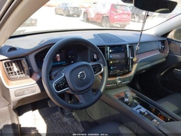 Volvo XC60 II 2023 Volvo XC 60 B5 Plus Dark Theme 2023 2.0l 2.0 Benzyna 247KM, zdjęcie 10