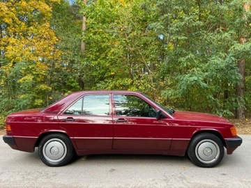 Mercedes 190 1.8 i 109KM 1993 Mercedes-Benz W201 (190) Mercedes Benz 190 1.8 Super Stan 1.8 Benzyna 109KM, zdjęcie 3