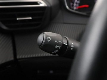 Peugeot 2008 II SUV 1.2 PureTech 100KM 2022 Peugeot 2008 klima auto kamera i czujniki, zdjęcie 33