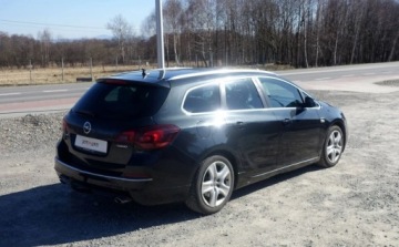 Opel Astra J Sports Tourer Facelifting 2.0 BiTurbo CDTI 195KM 2014 Opel Astra 2.0CDTI 195KM BiTurbo Wymieniony rozrzad Nowe opony Navi Skora, zdjęcie 4