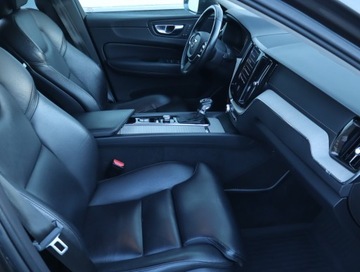 Volvo XC60 II Crossover D4 190KM 2018 Volvo XC60 D4, 187 KM, 4X4, Automat, Skóra, Navi, zdjęcie 8