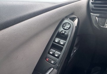 Citroen C4 Picasso II Picasso Facelifting 1.2 PurTech 130KM 2017 Citroen C4 Picasso bezwypadek jak nowaserwisshinelift 1.2 Benzyna 130KM, zdjęcie 17