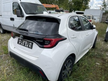 Toyota Yaris IV 2023 Toyota Yaris Hybrid 1.5 Active Salon PL 2023 FV23%, zdjęcie 2