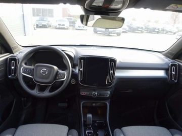 Volvo XC40 2025 VOLVO XC40 B4 Plus Black Edition Suv 2.0 (211 KM) 2025, zdjęcie 7