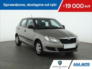 Skoda Fabia II Hatchback Facelifting 1.4 16V 85KM 2012 Skoda Fabia 1.4 16V, Salon Polska, 1. Właściciel