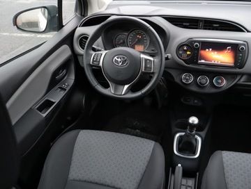 Toyota Yaris III Hatchback 5d Facelifting 1.33 Dual VVT-i 99KM 2015 Toyota Yaris 1.33 Dual VVT-i, Salon Polska, zdjęcie 6