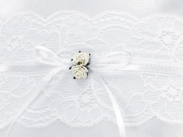 Poduszka pod obrączki na ślub wesele satynowa biała koronka 16x16cm 1 szt