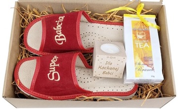 Piękny Zestaw Pantofle Odkryte Dla Babci w Kartoniku Box Super Babcia *39*