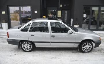 Opel Kadett E Sedan 1.4 i 60KM 1991 Opel Kadett Opel Kadett 1.4 GL 1.4 Benzyna 60KM, zdjęcie 17