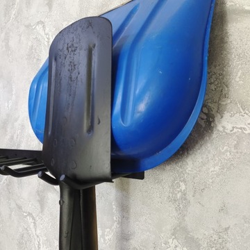 Вешалка, держатель для садового инвентаря 90 см.