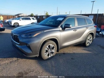 Toyota Highlander III 2023 Toyota Highlander 2023, 2,4L, 4x4, XLE, po gradobiciu 2.4 Benzyna 265KM, zdjęcie 2