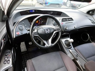 Honda Civic VIII Hatchback 3d 1.8 i-VTEC 140KM 2010 Honda Civic GAZ BIAŁA PERŁA Krajowa Bezwypadkowa, zdjęcie 15