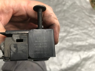 ЗАМОК КАПОТА С ВЫКЛЮЧАТЕЛЕМ AUDI A6 A7 8K0823509G