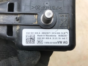 Audi A4 B9 15- Крепление сирены сигнализации 5Q0951605A