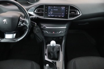 Peugeot 308 II SW Facelifting 1.5 BlueHDI 130KM 2019 Peugeot 308 1.5 BlueHDi, Salon Polska, Serwis ASO, zdjęcie 11