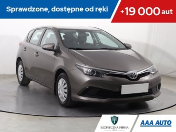 Toyota Auris II Hatchback 5d Facelifting 1.6 Valvematic 132KM 2018 Toyota Auris 1.6 Valvematic, Salon Polska
