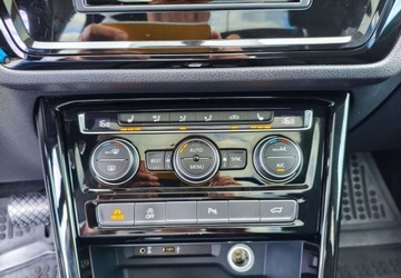 Volkswagen Touran III 2.0 TDI 150KM 2017 Volkswagen Touran Volkswagen Touran 2.0 TDI BMT Highline DSG 2.0 Diesel, zdjęcie 19