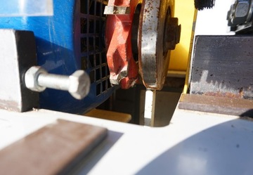 ФРЕЗЕРНЫЙ СТАНОК ДЛЯ ЗАГРУГЛЕНИЯ, УГЛОВ, ОТРЕЗАНИЯ ИЗЛИШНЕГО КЛЕЯ