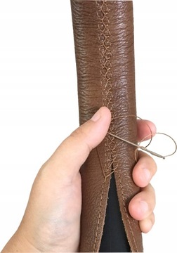 Кожаный чехол на ручку, например Mutsy EVO.