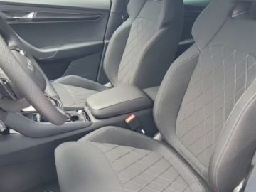 Skoda Karoq Crossover Facelifting 2.0 TSI 190KM 2025 SKODA Karoq Sportline 2.0 TSI DSG 4x4 Suv 190KM 2025, zdjęcie 4