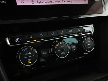 Volkswagen Passat B8 Variant 2.0 TDI BlueMotion SCR 150KM 2019 Volkswagen Passat navi czujniki parkowania, zdjęcie 27