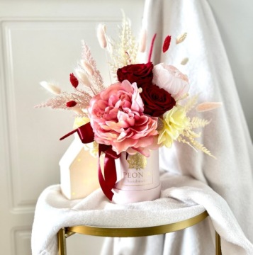 Эксклюзивная цветочная коробка MIX ETERNAL ROSES Красные розы ПИОНЫ в коробке