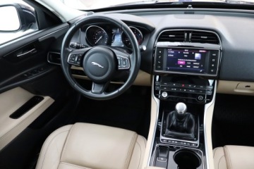 Jaguar XE Sedan 2.0 i4 163KM 2017 Jaguar XE E-Performance, Skóra, Navi, Klima, zdjęcie 6