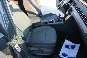 Volkswagen Passat B8 Limousine Facelifting 1.5 TSI EVO 150KM 2021 Volkswagen Passat ESSENCE App-Connect LED F-vat, zdjęcie 29