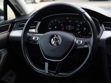 Volkswagen Passat B8 Limousine 2.0 TSI BlueMotion Technology 220KM 2017 VW Passat 2.0 TSI, Salon Polska, Serwis ASO, zdjęcie 19