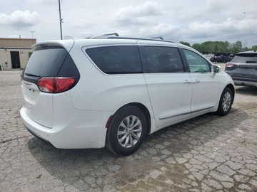 Chrysler Pacifica II 2018 Chrysler Pacifica Touring L 2018 3.6l 3.6 Benzyna 287KM, zdjęcie 3