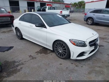 Mercedes Klasa C W205 2019 Mercedes-Benz Klasa C 2019 Mercedes-Benz C-Class C 300 4MATIC Sedan 2.0, zdjęcie 1