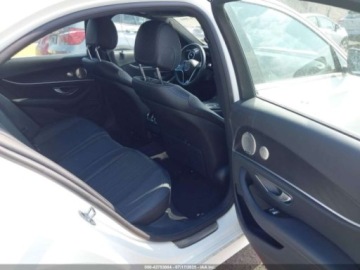 Mercedes Klasa E W214 2023 Mercedes-Benz Klasa E 350 4Matic 2023 2.0l 2.0 Benzyna 255KM, zdjęcie 12