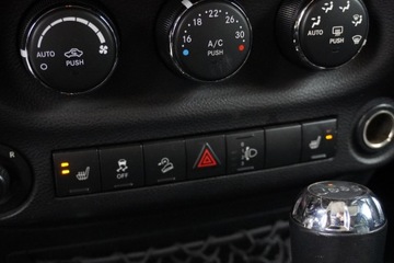 Jeep Wrangler III Unlimited Facelifting 2.8 DOHC I-4 Turbo CRD 200KM 2012 Jeep Wrangler Bezwypadek 1wlasciciel 4x4 automat hak tempomat FV23, zdjęcie 9