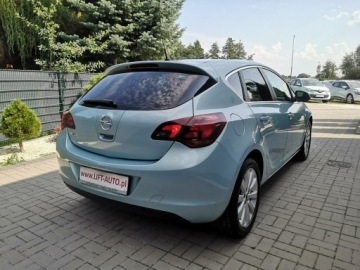Opel Astra J Hatchback 5d 1.6 Twinport ECOTEC 115KM 2010 Opel Astra 1,6 16v Klimatronik Isofix Tempomat Alu, zdjęcie 5