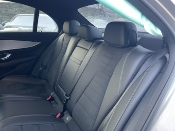 Mercedes Klasa E W213 Limuzyna Facelifting 2.0 220d 200KM 2023 Mercedes E 220 AMG Diesel mHEV 4Matic Kamera, zdjęcie 11