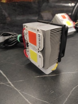 СВЕТОДИОДНАЯ ЛАМПА ДЛЯ ВЫРАЩИВАНИЯ РАСТЕНИЙ 70ВТ НА РАДИАТОРЕ - ПОЛНЫЙ СПЕКТР / БЕЛЫЙ