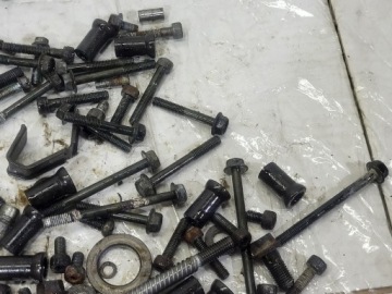 Болты крепления двигателя 4JH Yamaha FZR 600 GENESIS 94-96r